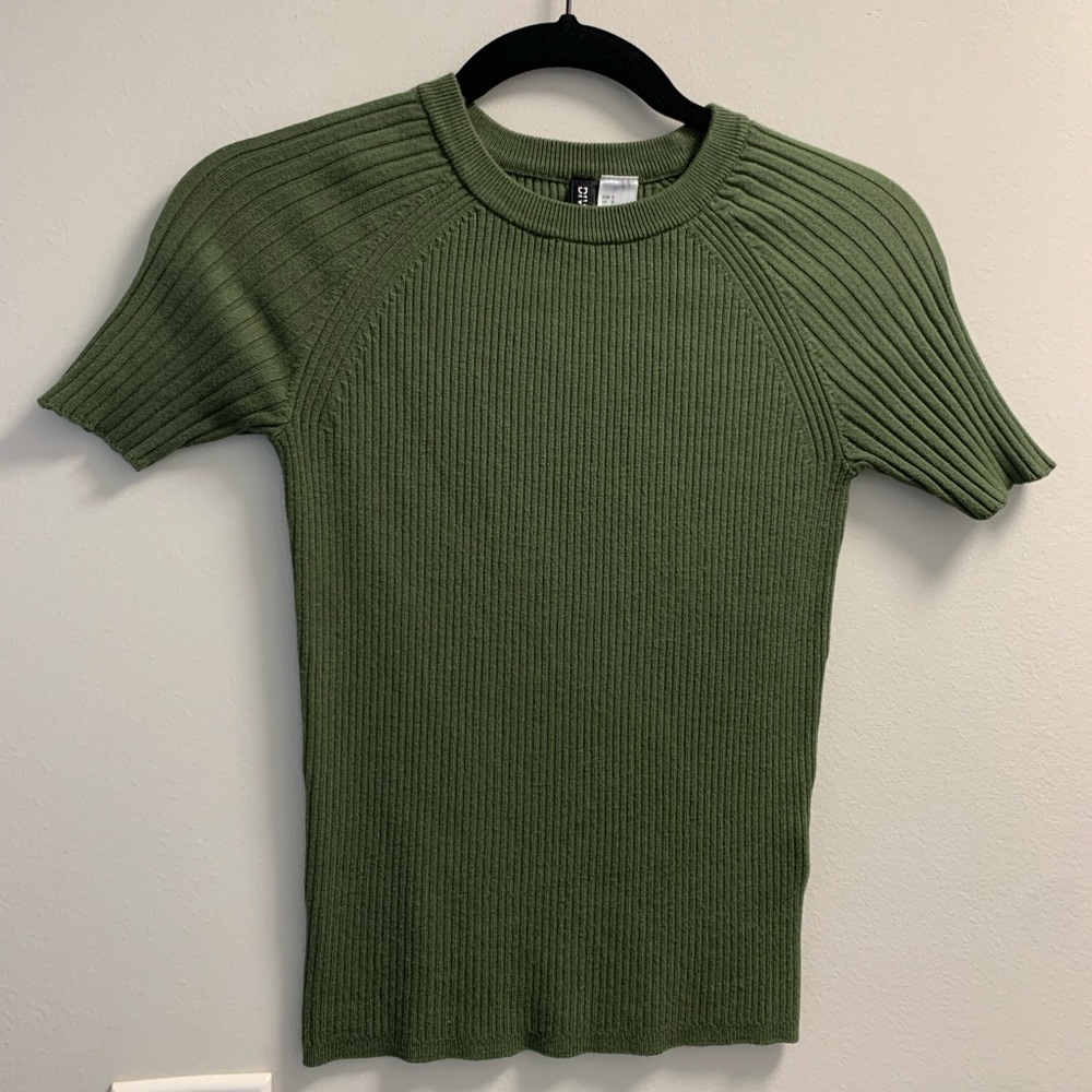 Green short sleeve fitted top